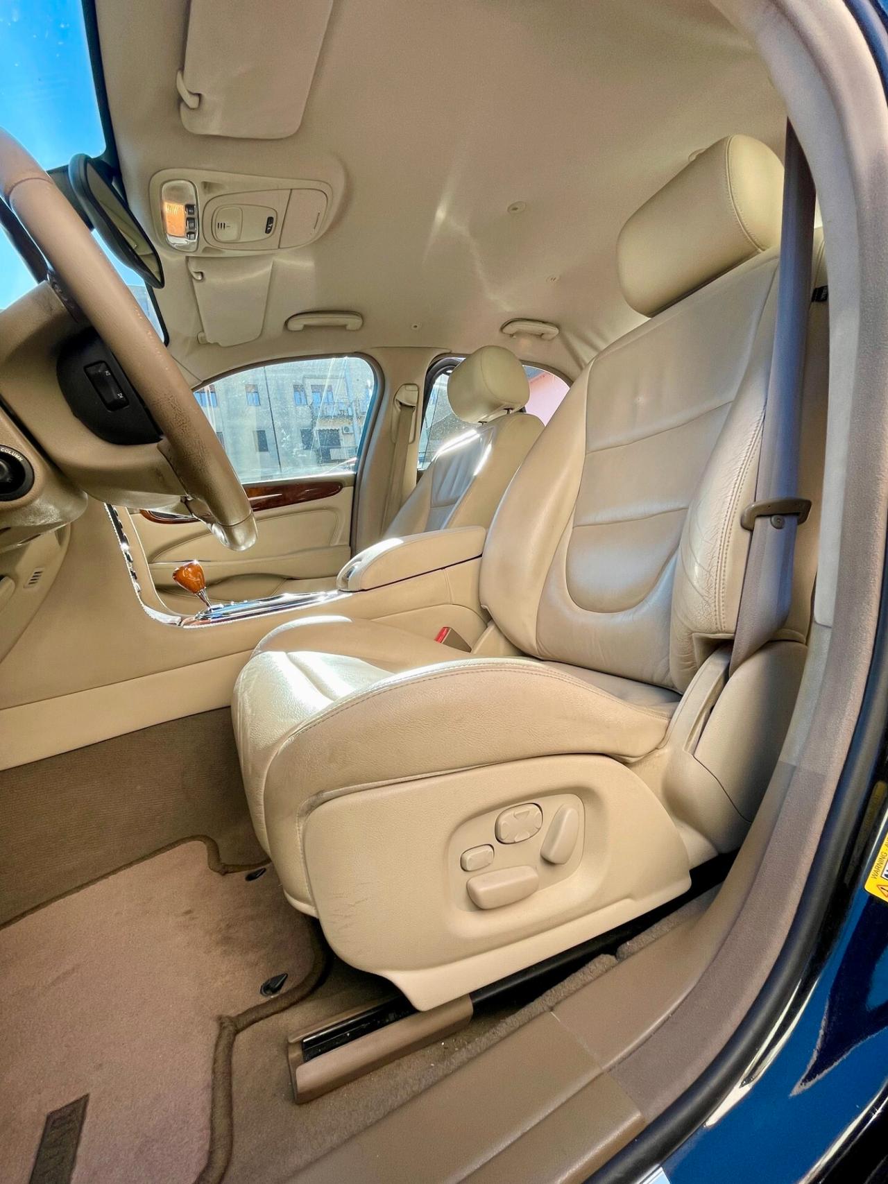 Jaguar XJ6 3.0 V6 238CVUNICOPROPRIETARIO