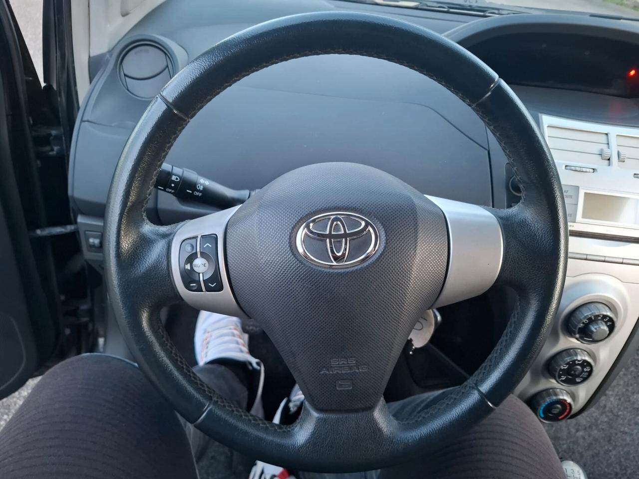 Toyota Yaris 1.0 3 porte SOLAMENTE 112.000 KM