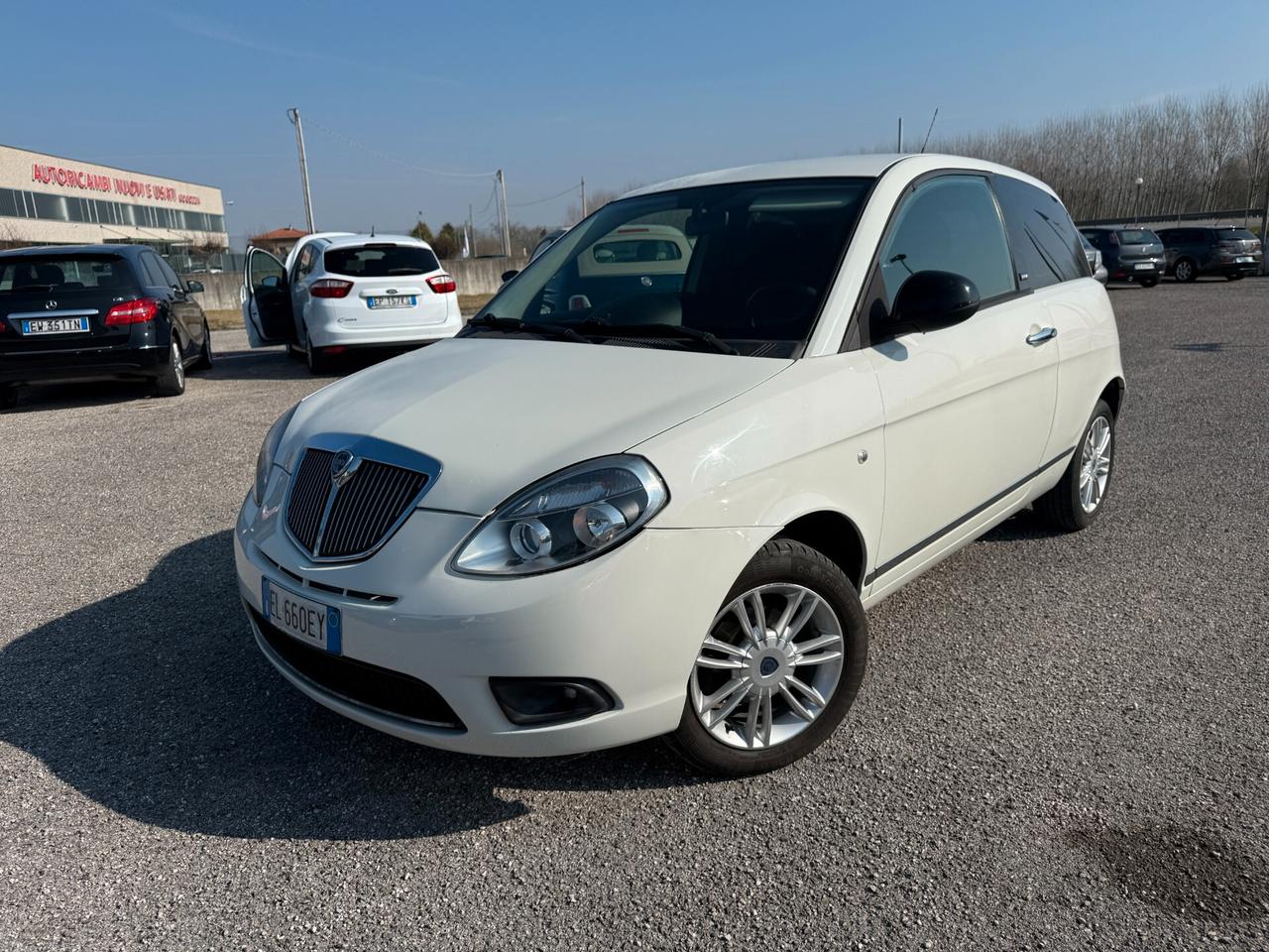 Lancia Ypsilon 1.2 69 CV Unyca