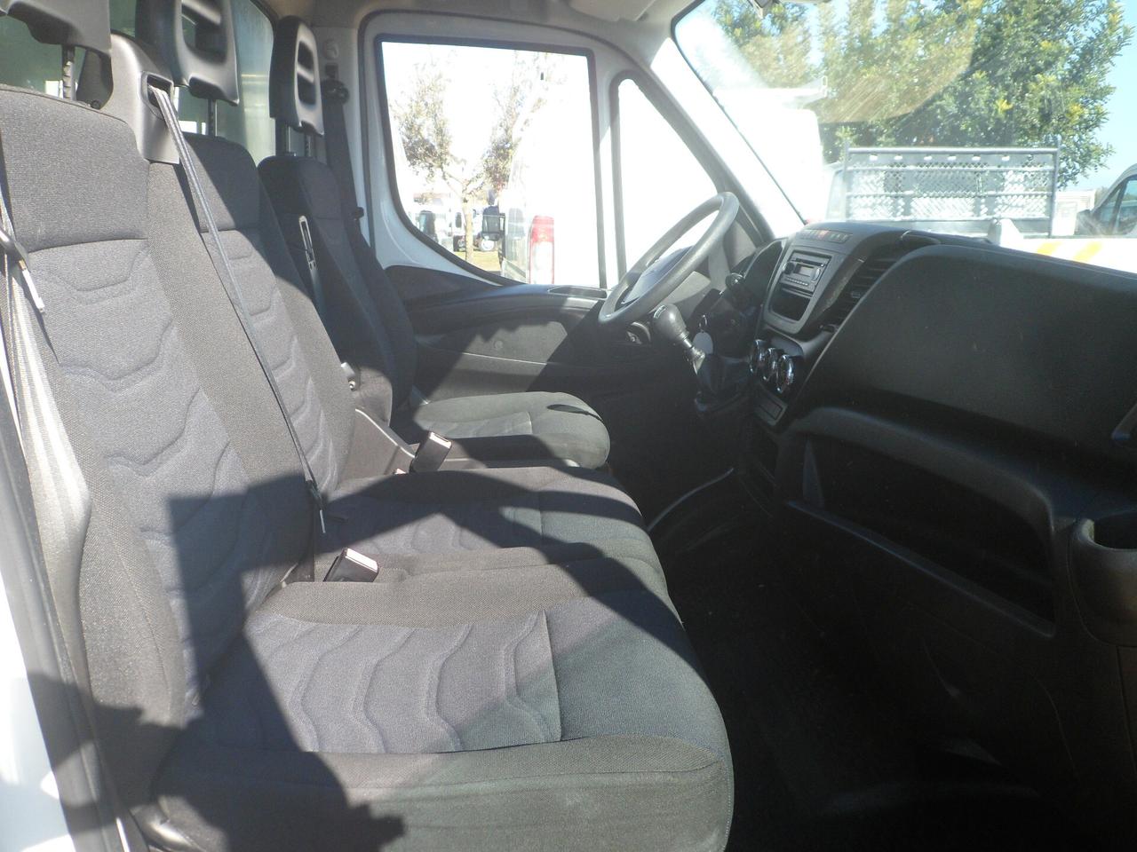 Iveco Daily 35c16 furgonatura con pedana