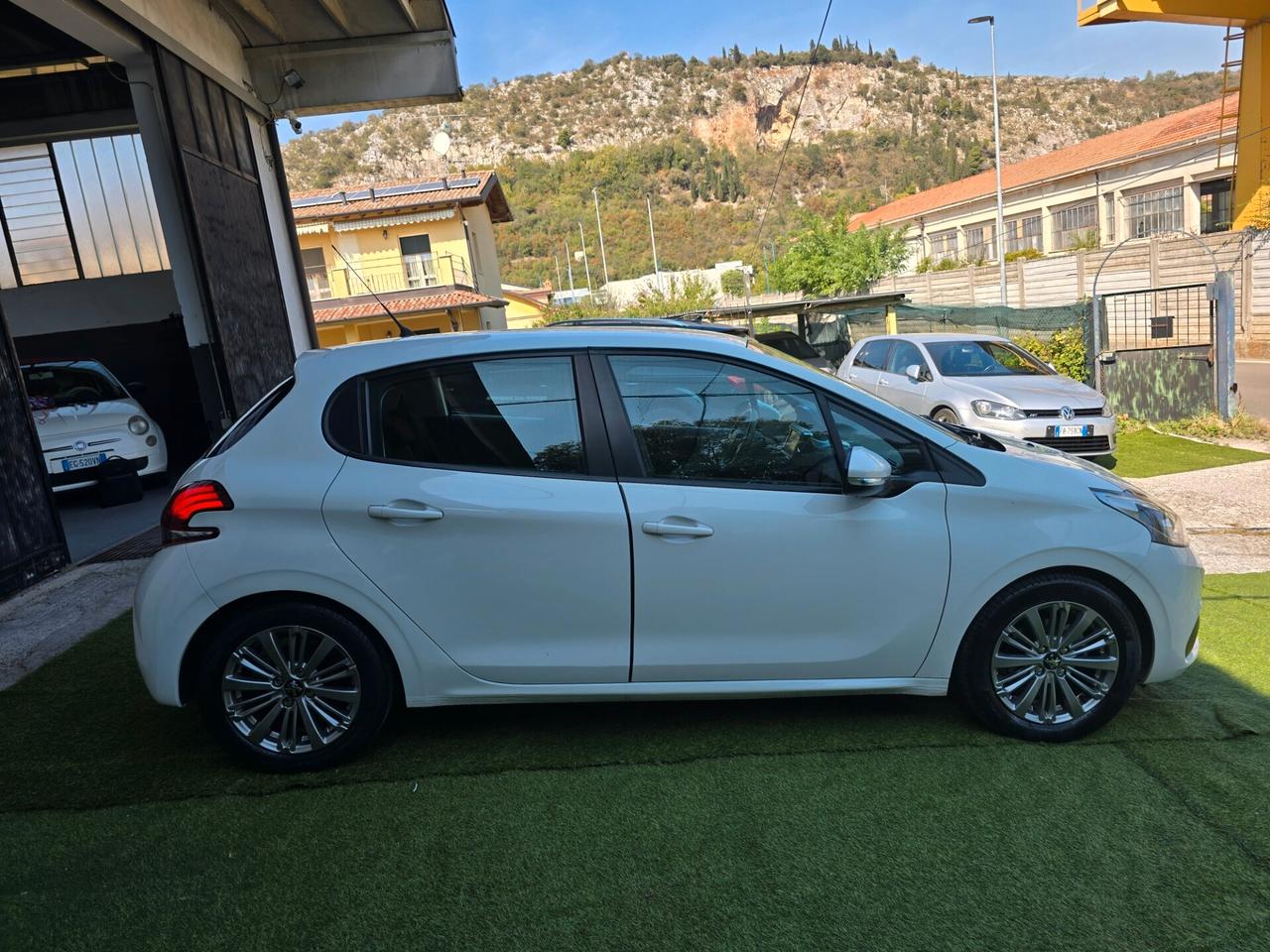 Peugeot 208 1.6HDI 75CV Allure 94000KM-2018