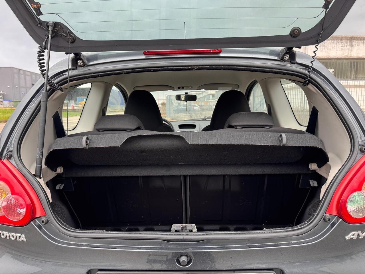 Toyota Aygo 1.0 VVT-i 69000 km GARANZIA 12m