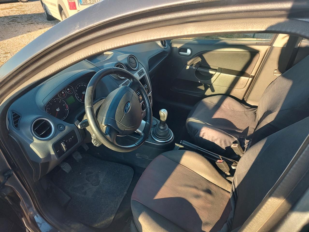 Ford Fiesta 1.2 16V 5p. Ghia