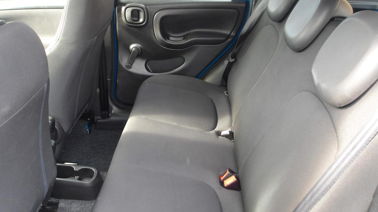 FIAT PANDA 0.9 HYBRID CROSS-KM 14.000-PREZZO PROMO!