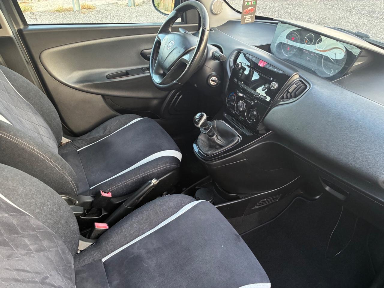 Lancia Ypsilon 1.2 69cv GPL 5p - 2012