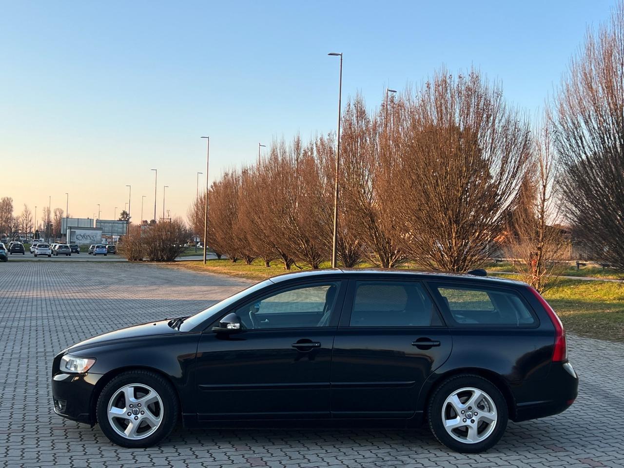 Volvo V50 D2 R-design