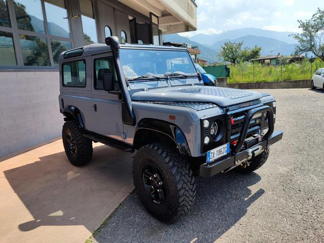 LAND ROVER Defender 3.9 182 CV DEVOURER OF LAND