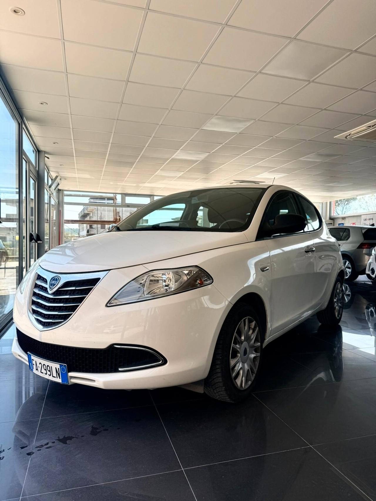 Lancia Ypsilon 1.2 69 CV 5 porte Gold