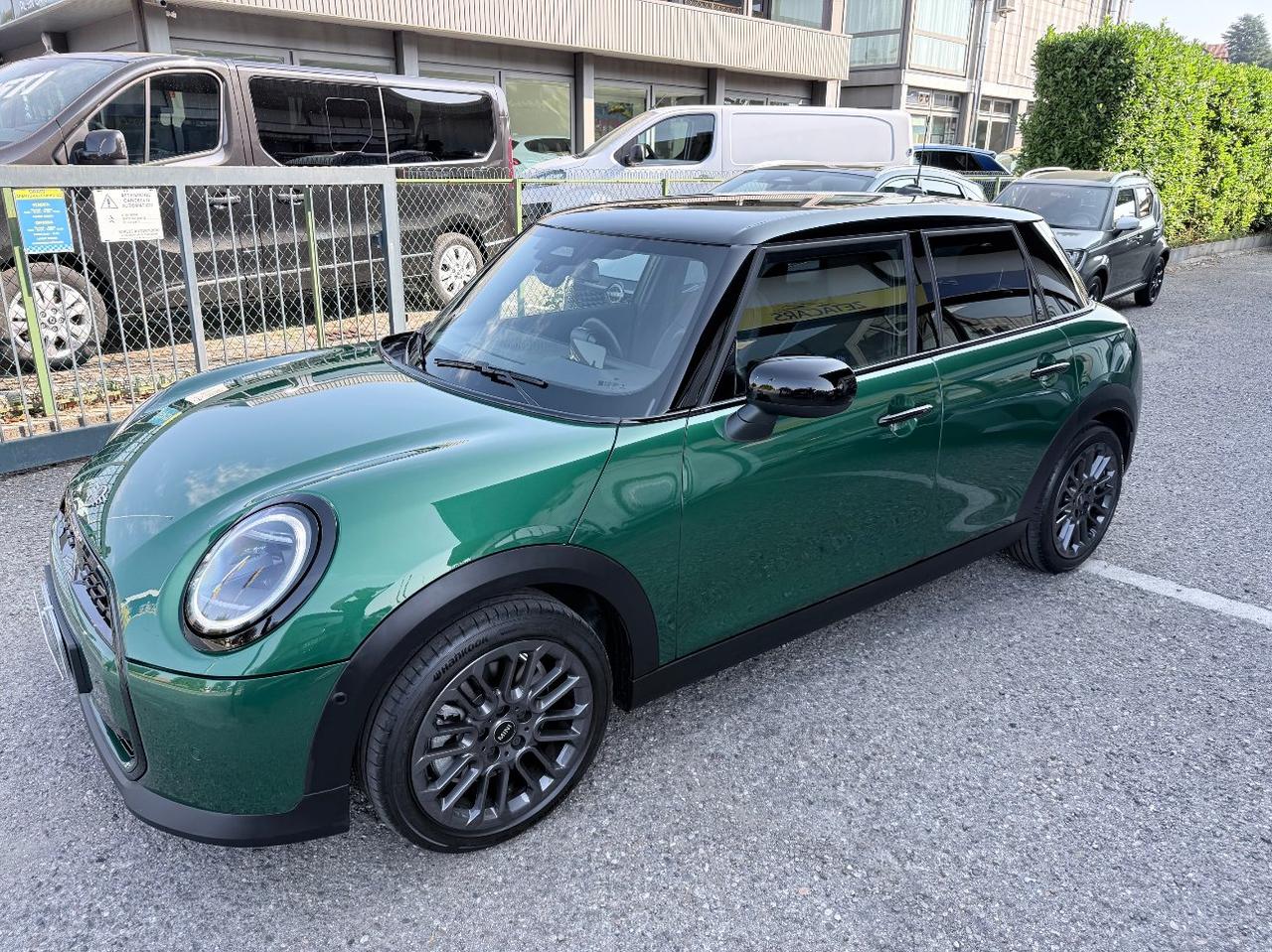 Mini Cooper 5 Porte C Favoured 1.5 Auto Favoured