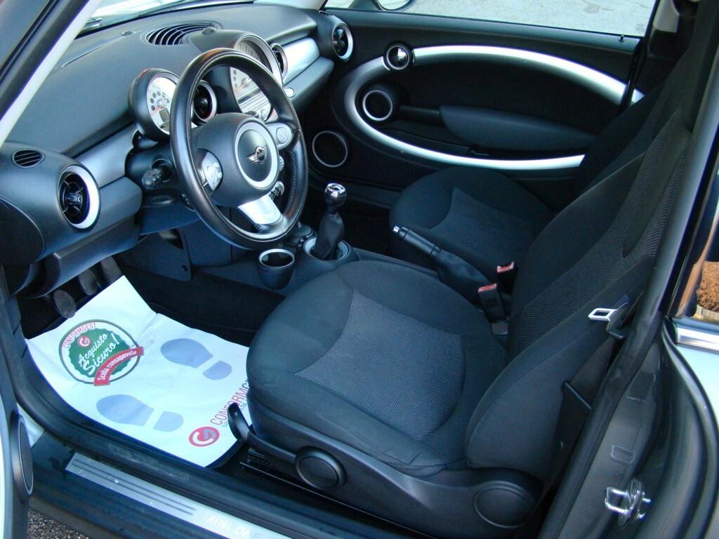 Mini 1.4 16V 75CV. One