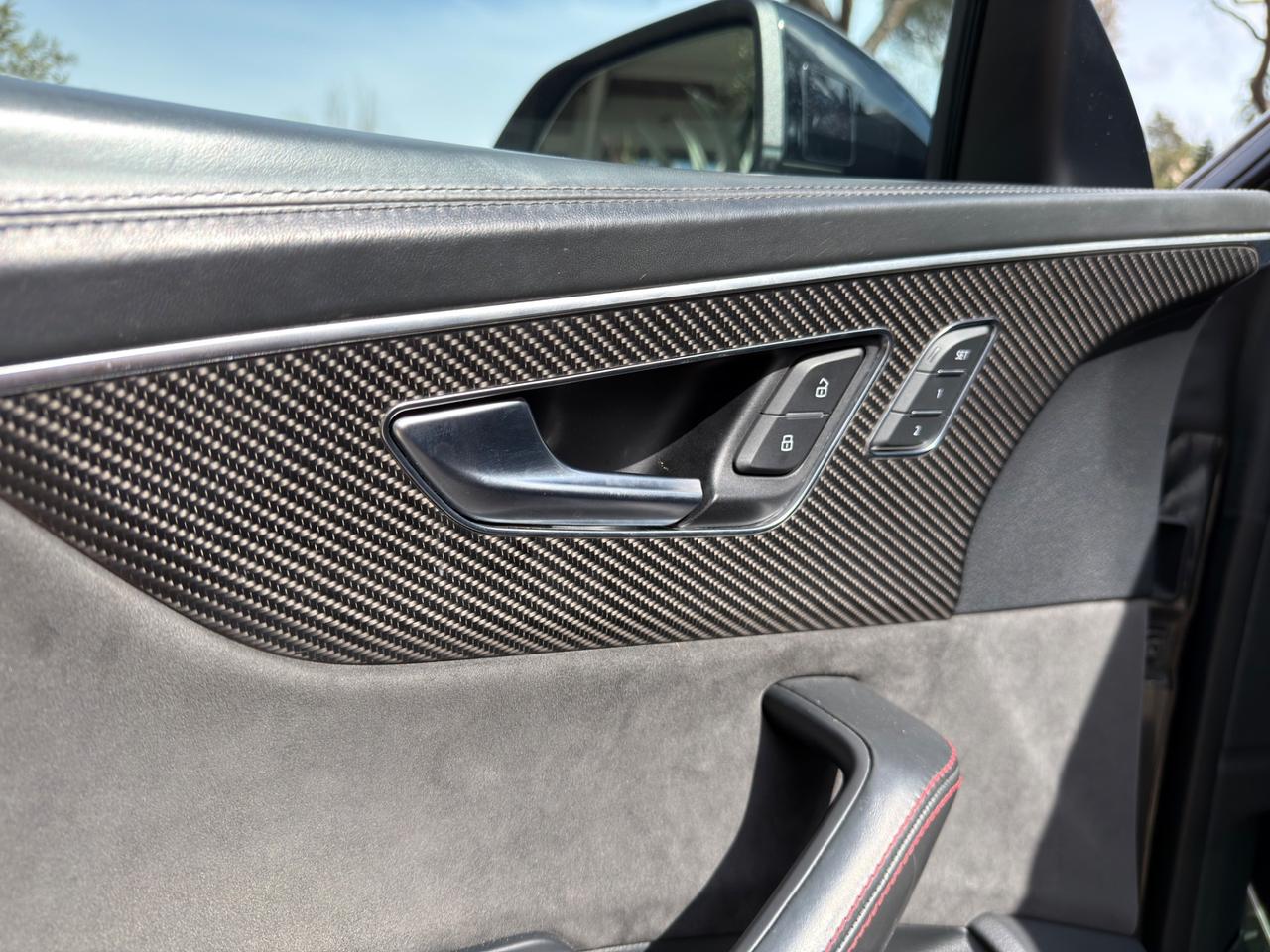 Audi Q8 RS TFSI V8 quattro tiptronic