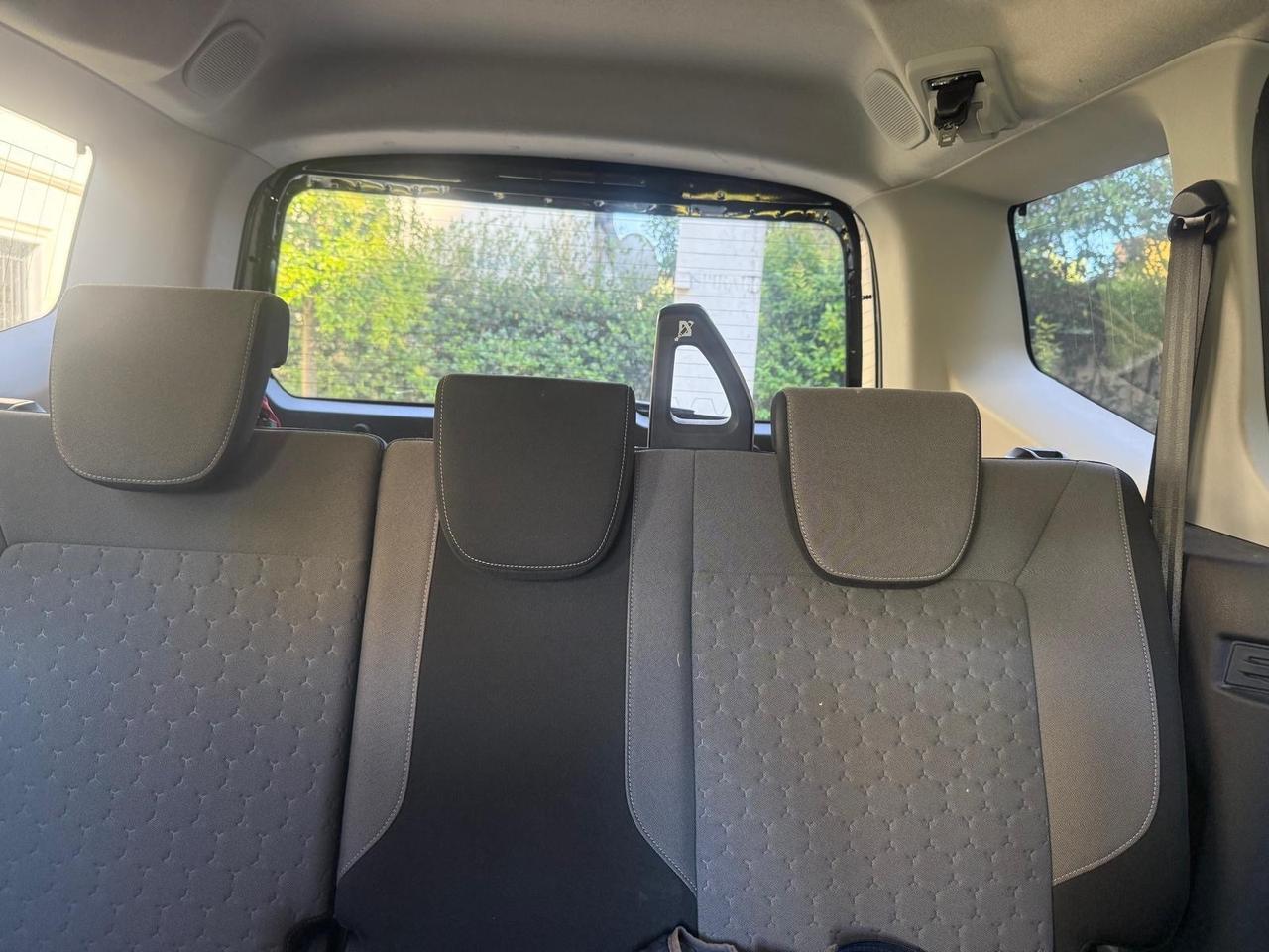 Ford Tourneo Courier 1.0 EcoBoost Titanium