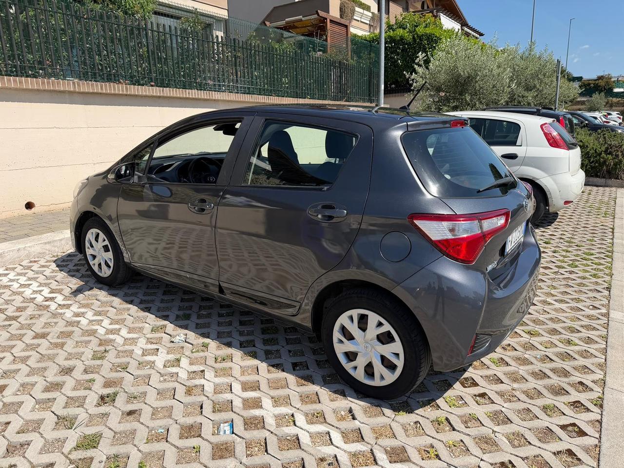 Toyota Yaris 1.0 Lounge *GARANZIA*