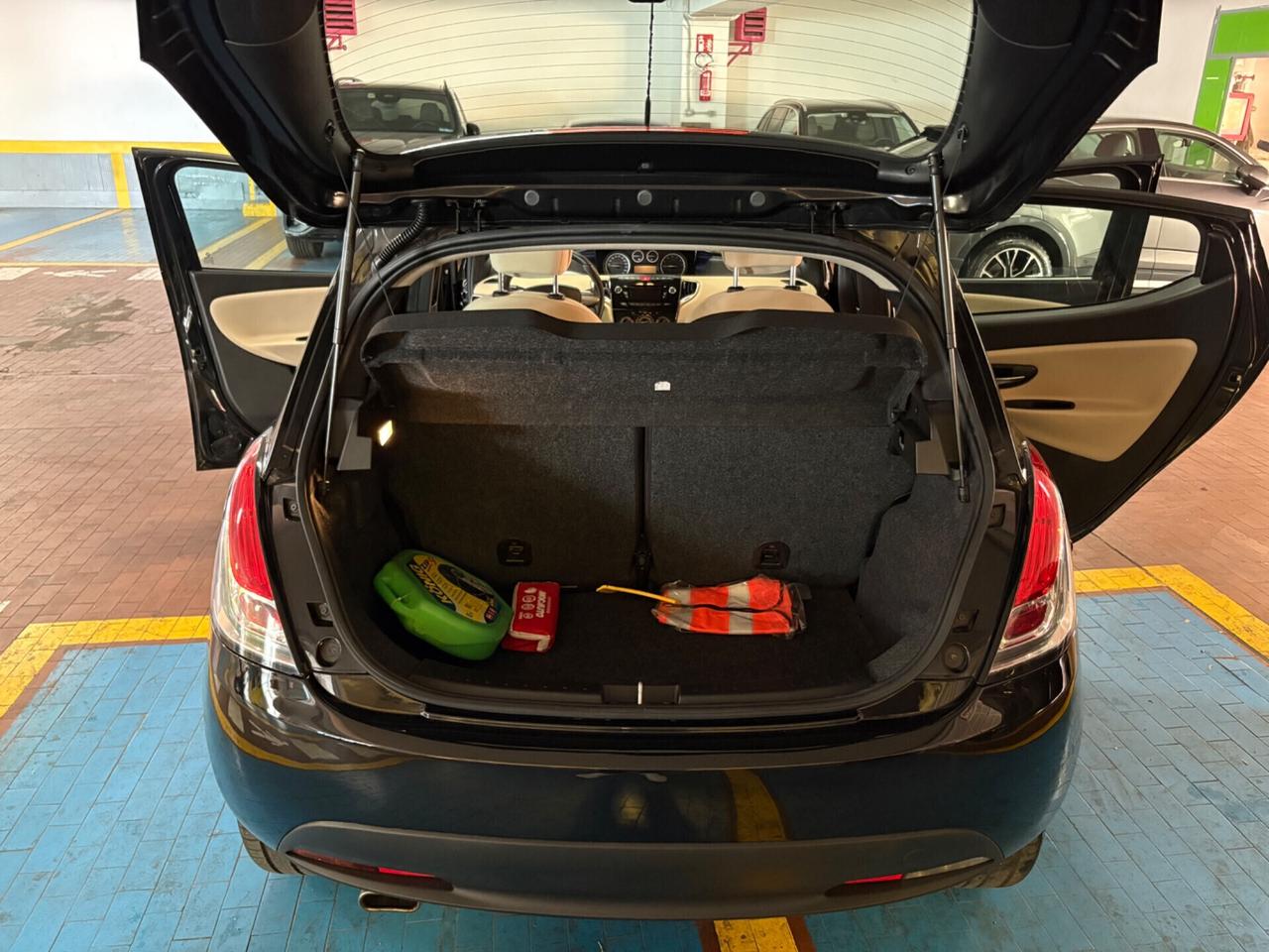 Lancia Ypsilon 1.2 69 CV 5 porte S&S Gold NEOPATENTATI...!!!!!