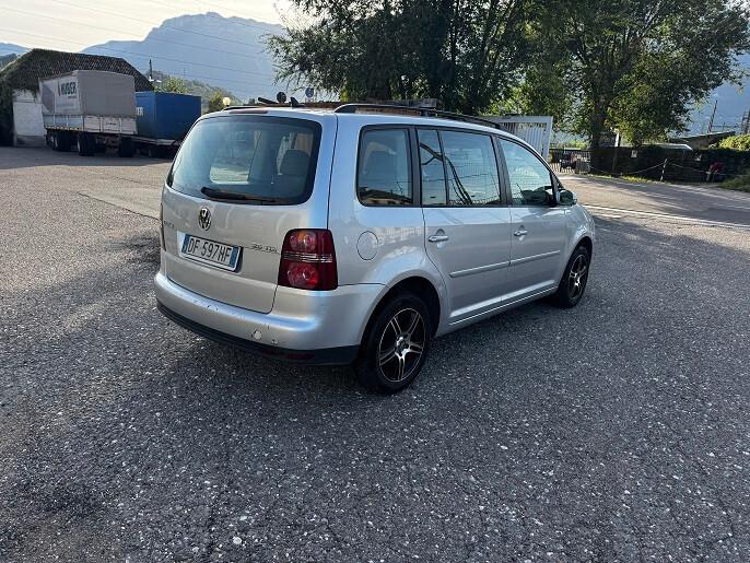 Volkswagen Touran 2.0 TDI DPF DSG Highline