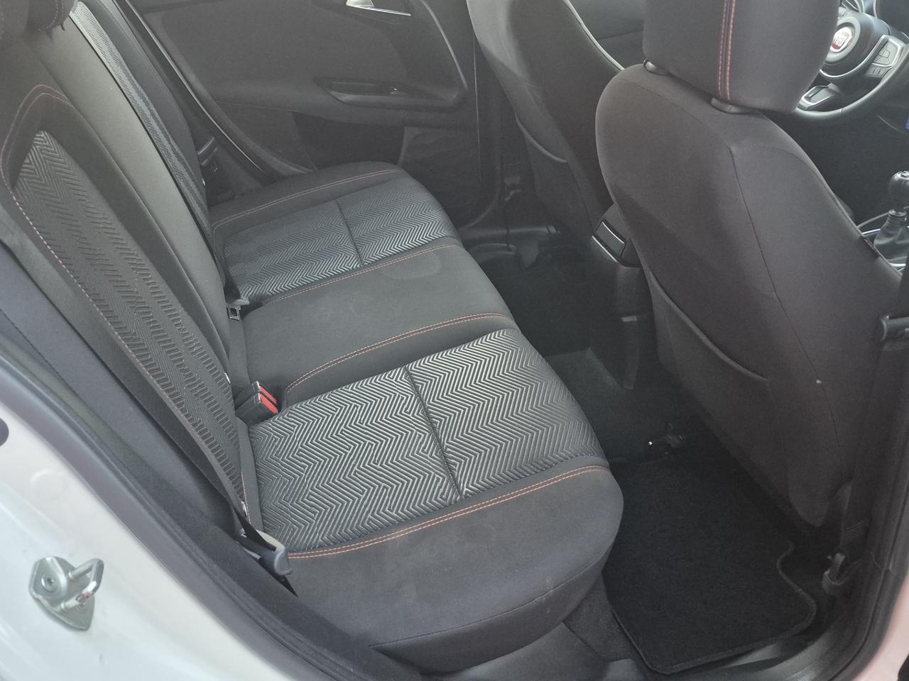 Fiat Tipo 1.6 Mjt S&S 5 porte Cross Garmin