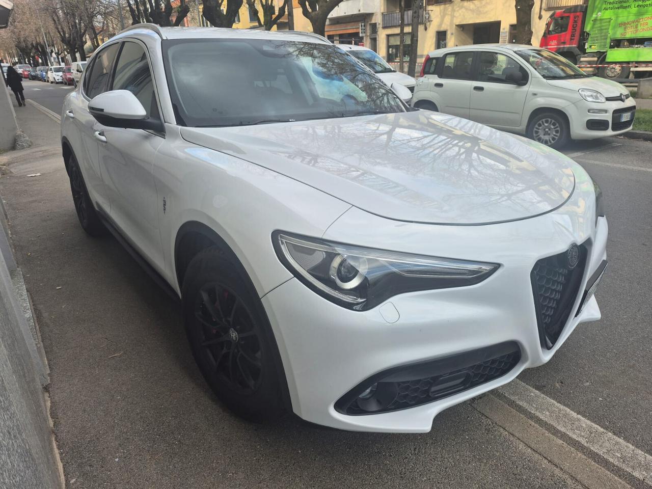 Alfa Romeo Stelvio 2.2 Turbodiesel 180 CV AT8 RWD Business