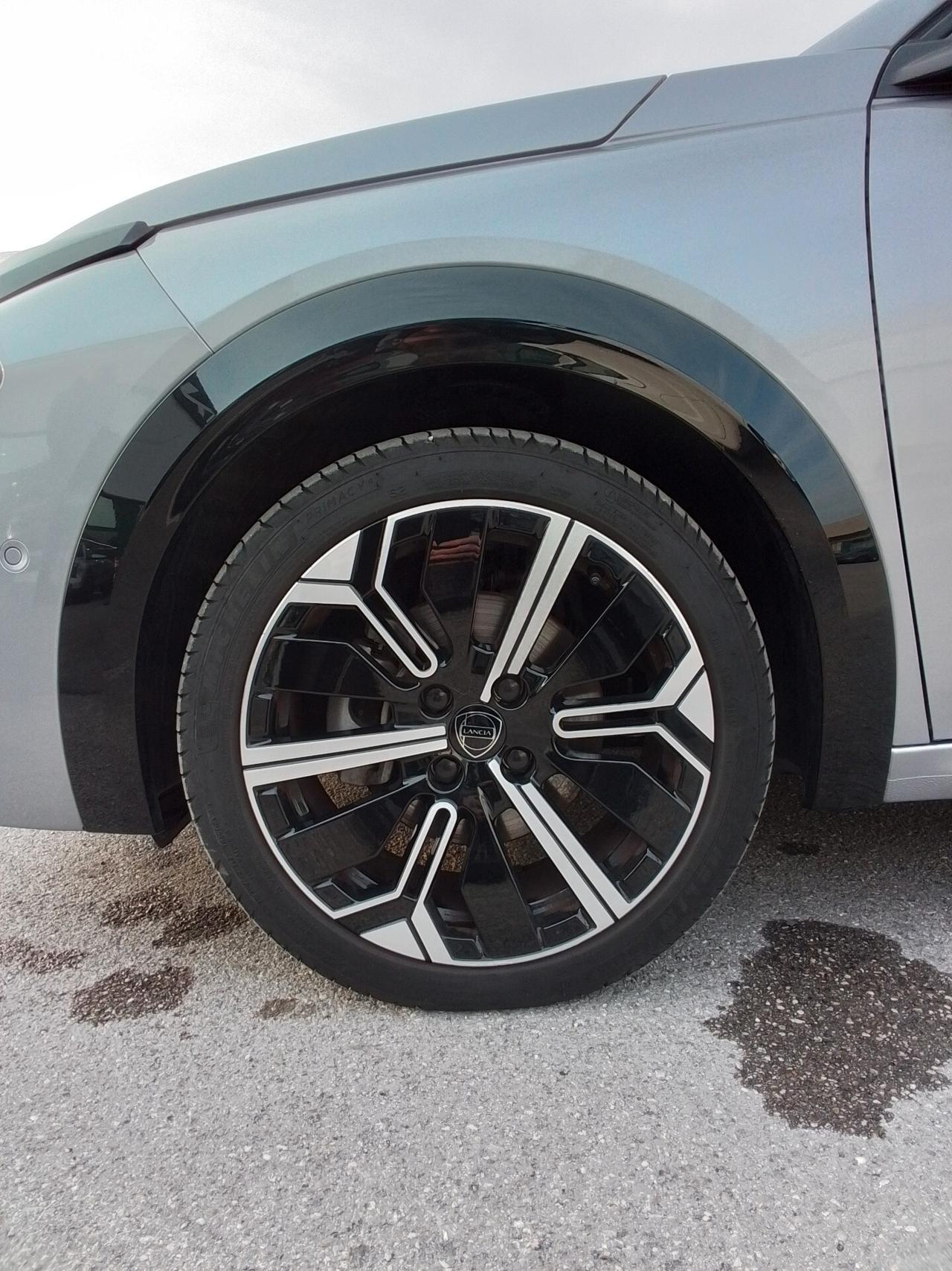 Lancia Ypsilon Hybrid e-DCT LX