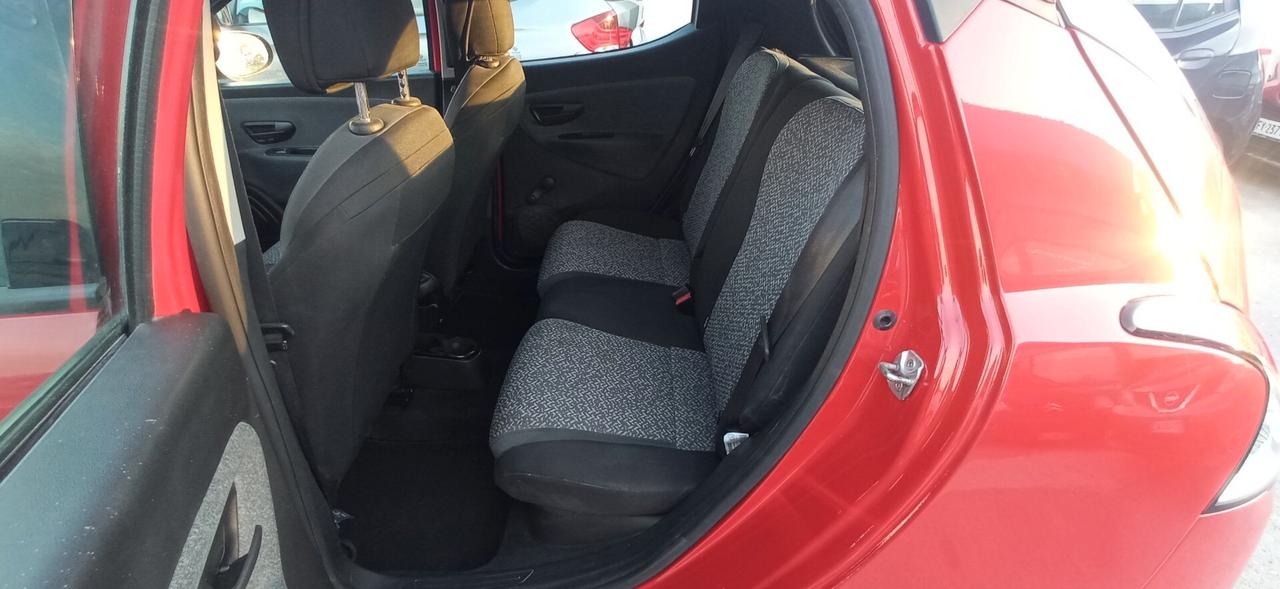 Lancia Ypsilon 1.0 Hybrid