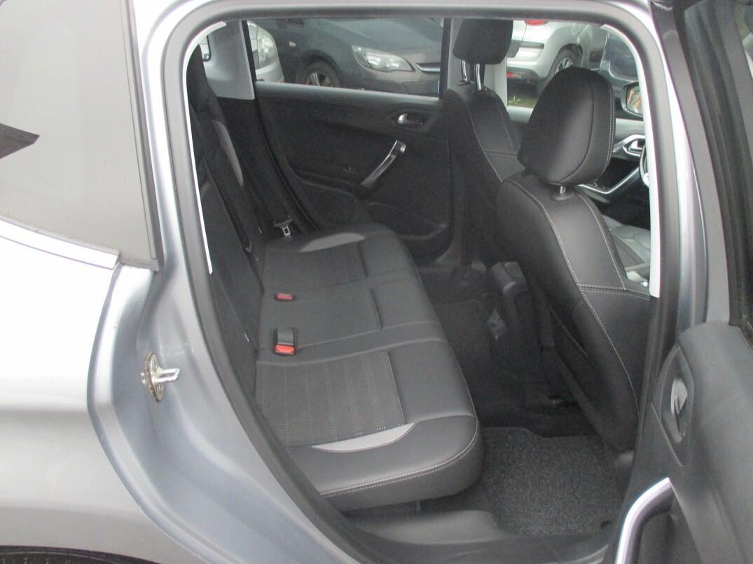 Peugeot 2008 1.2 puretech Euro 6 Per Neopatentati