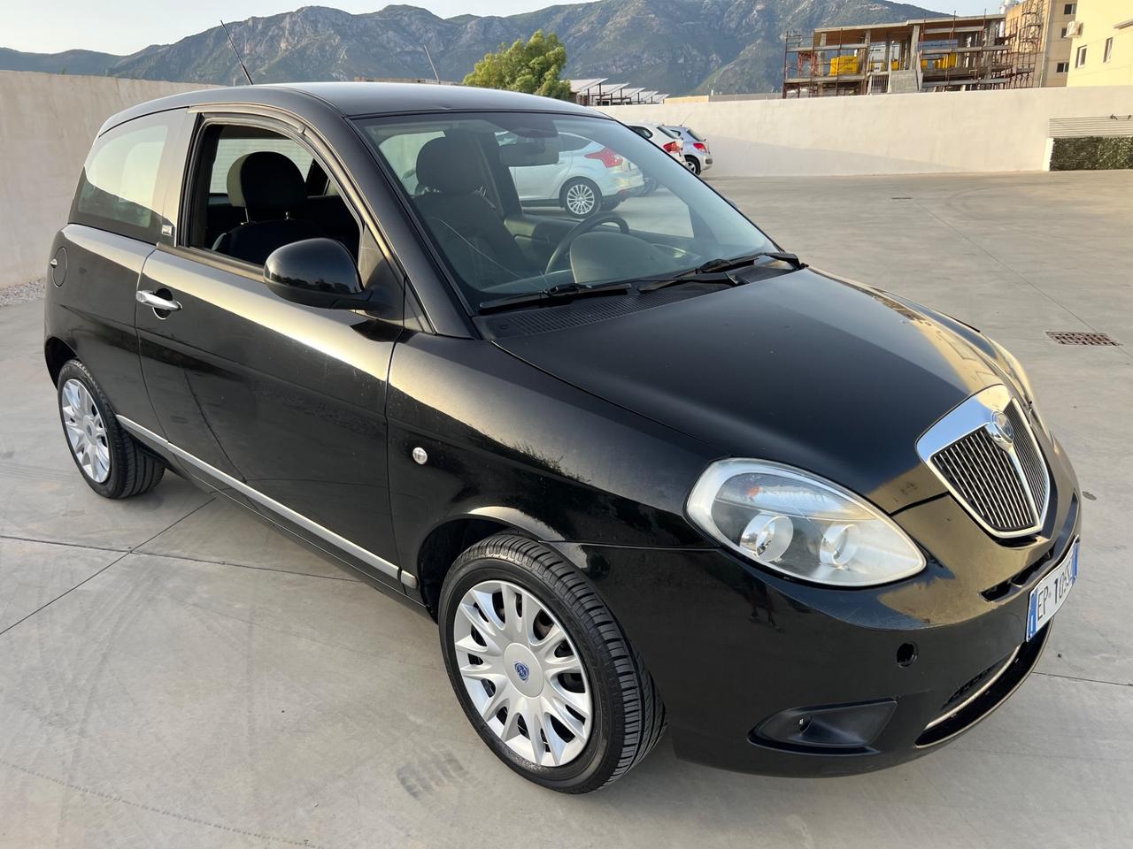 Lancia Ypsilon 1.3 MJT 75 CV Diva
