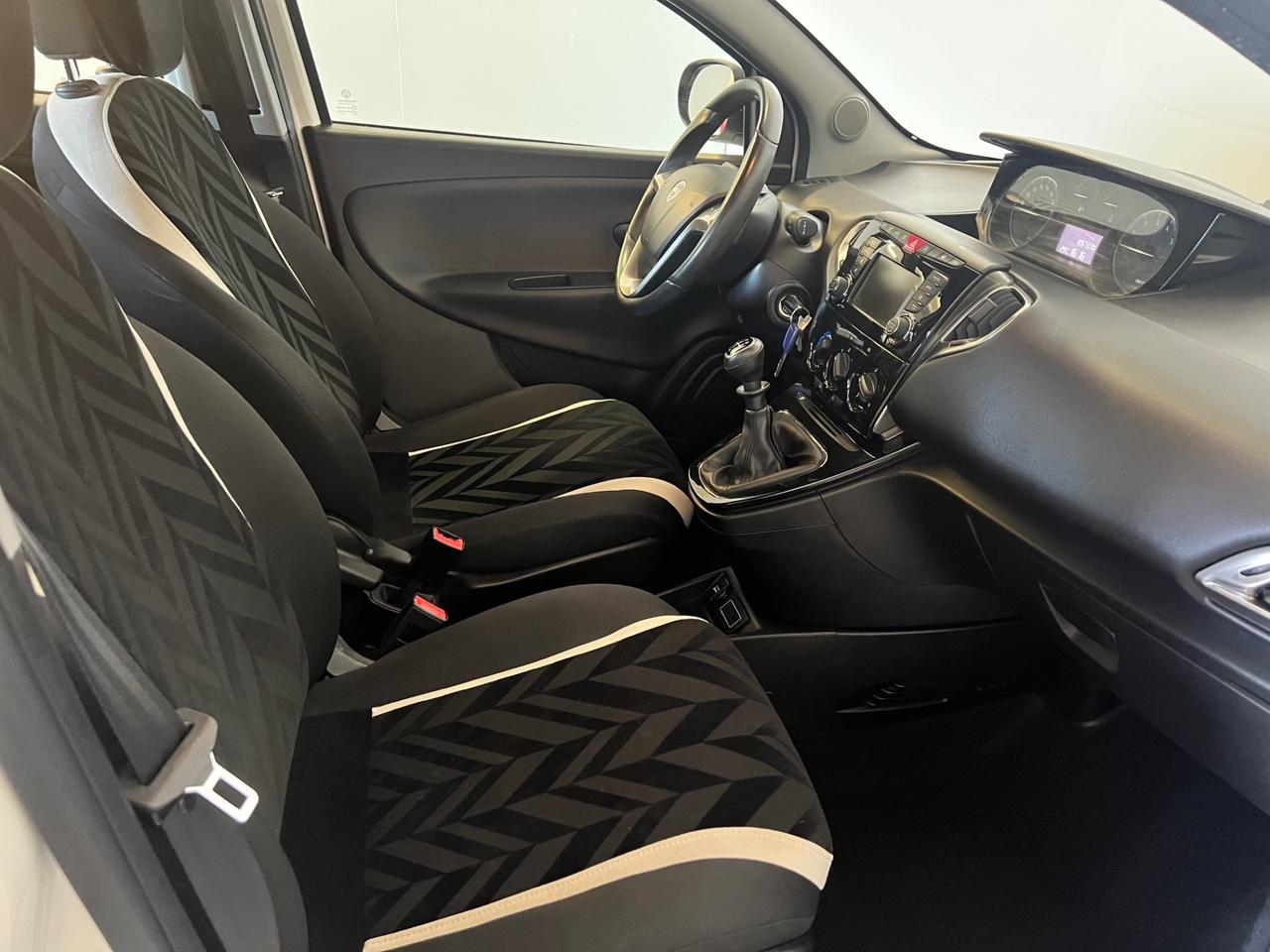 Lancia Ypsilon 1.2 69 CV 5 porte Gold