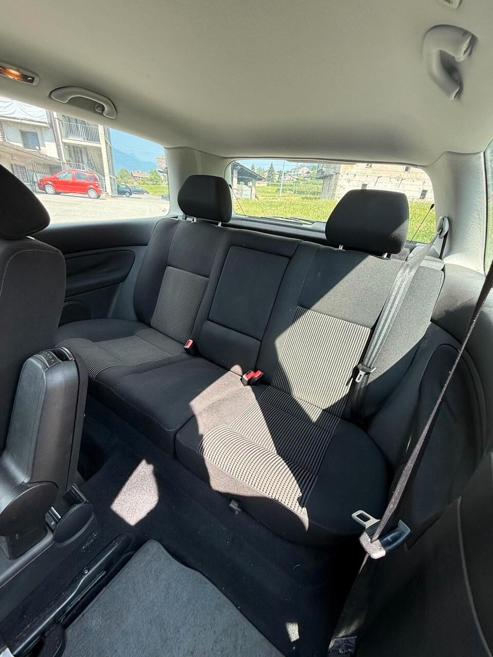 Volkswagen Golf 1.6 16V cat 3 porte Highline
