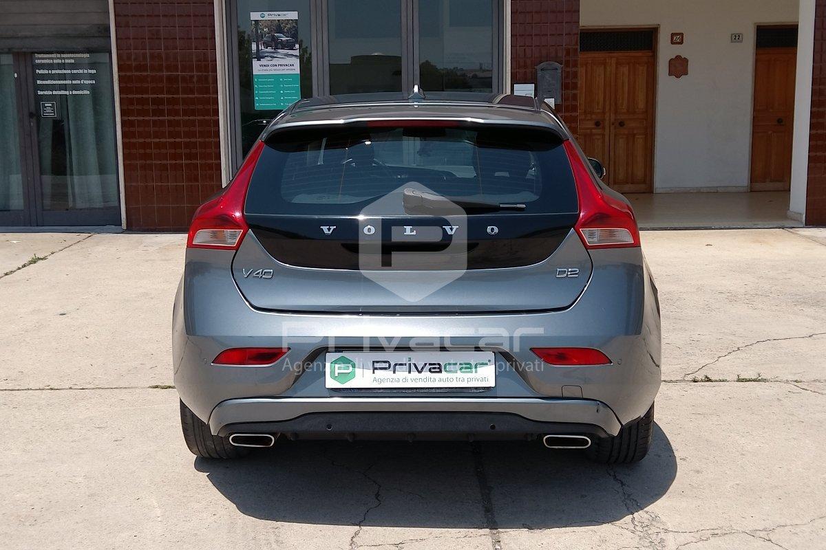 VOLVO V40 D2 R-design Momentum