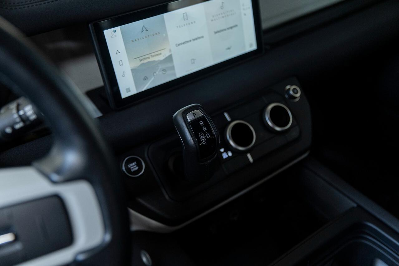 Land Rover Defender 110 3.0D I6 300 CV AWD Auto X-Dynamic S