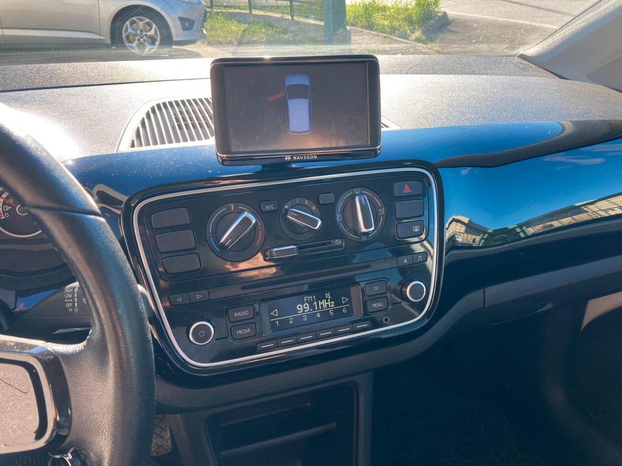 Volkswagen High UP! 1.0 75 CV 5p.