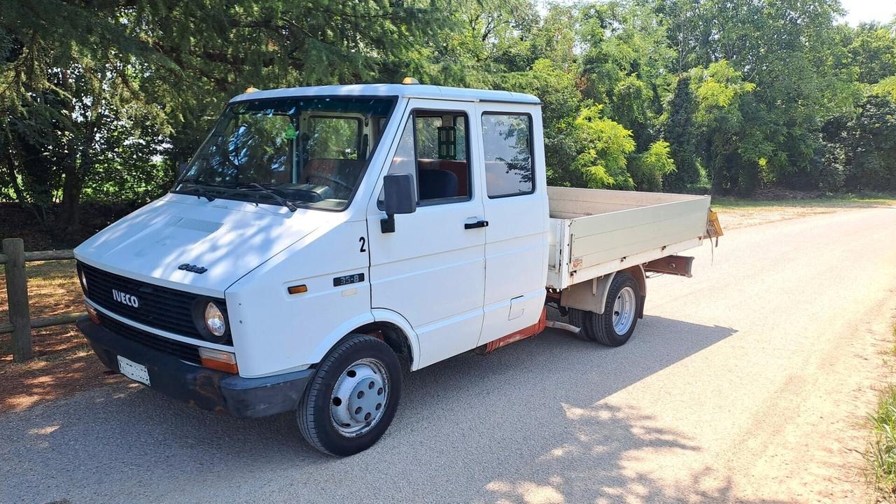 Iveco 7 posti solo 80.000 Km cassone 3,2 m