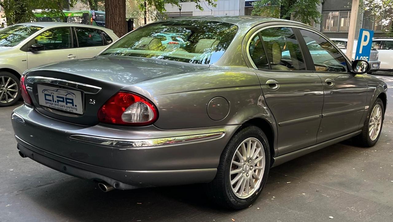 Jaguar X-Type 2.5 V6 24V cat Executive