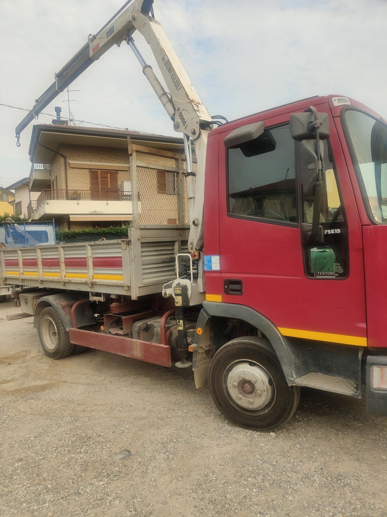 Iveco Eurocargo 75E150 ribaltabile con gru