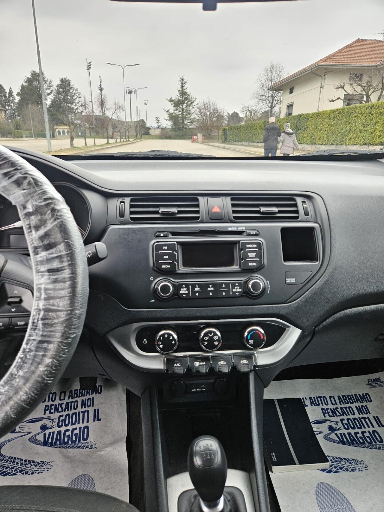 Kia Rio 1.4 CRDi NEOPATENTATI