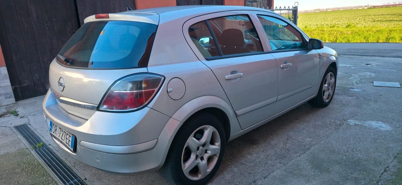 Opel Astra 1.7 CDTI 101CV 5 porte Cosmo neop