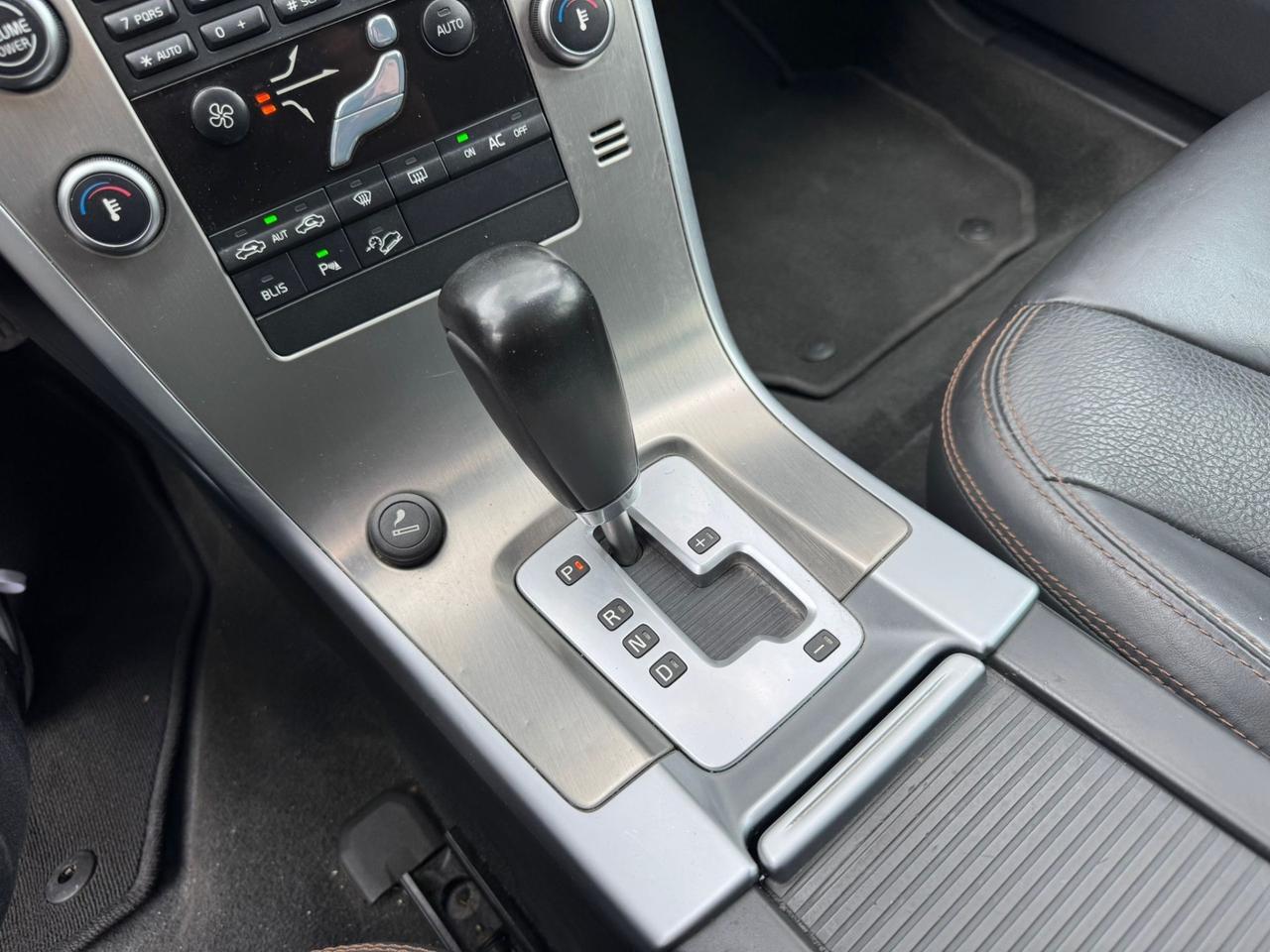 Volvo XC 60 XC60 D5 AWD Geartronic Summum