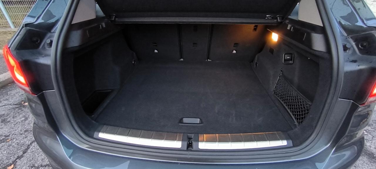 BMW X1 auto incidentata