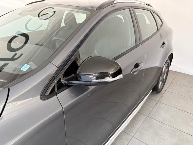 VOLVO V40 Cross Country D2 1.6 Summum