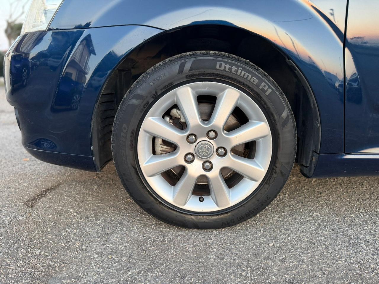 TOYOTA Corolla Verso 2.0 16V D-4D Sol 7 POSTI