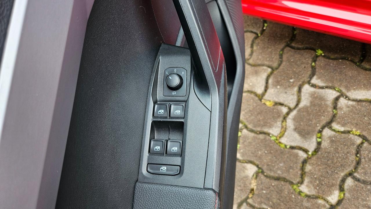 Seat Ibiza 1.0 ecotsi FR 110cv dsg NAVY-SED RISC-FULL LINK