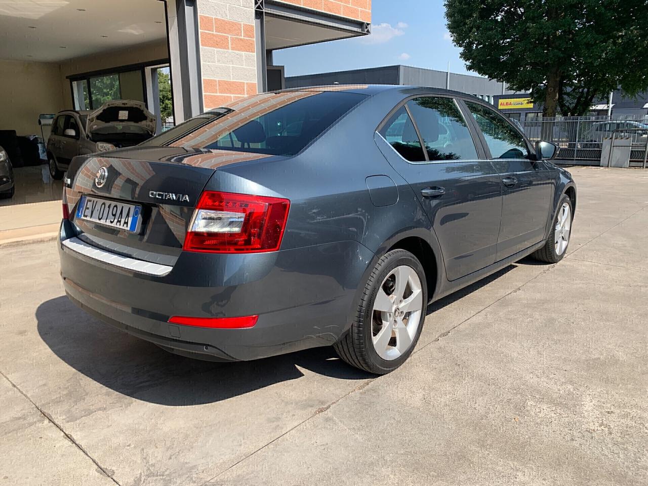 Skoda Octavia 1.6 TDI 105 CV DSG
