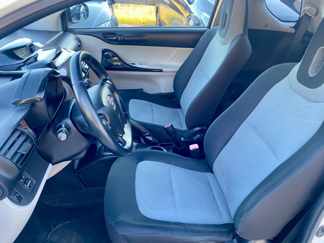 Toyota iQ 1.0 CVT Lounge
