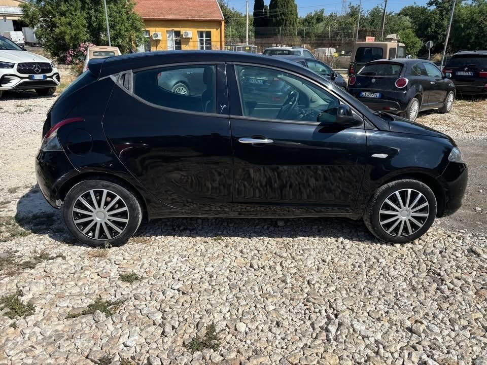 Lancia Ypsilon 1.2 69 CV Unyca