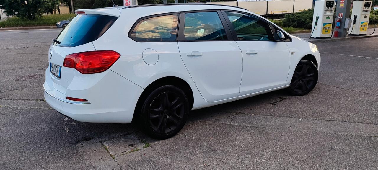 Opel Astra 1.4 Turbo 140CV Sports Tourer GPL
