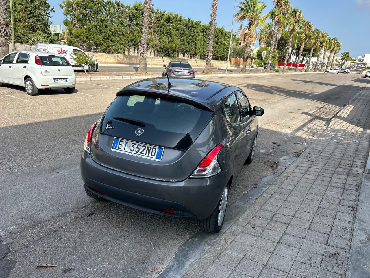 Lancia Ypsilon 1.2 69 CV 5 porte S&S Gold