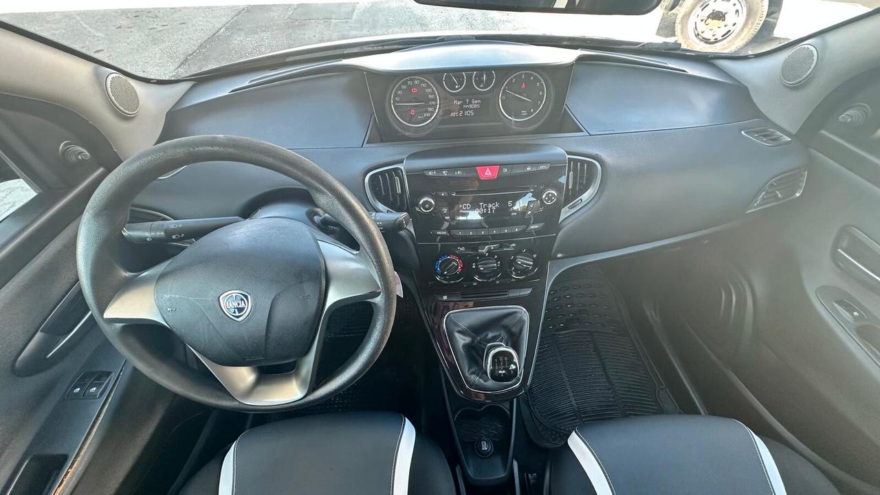Lancia Ypsilon 1.2 69 CV 5 porte S&S Silver