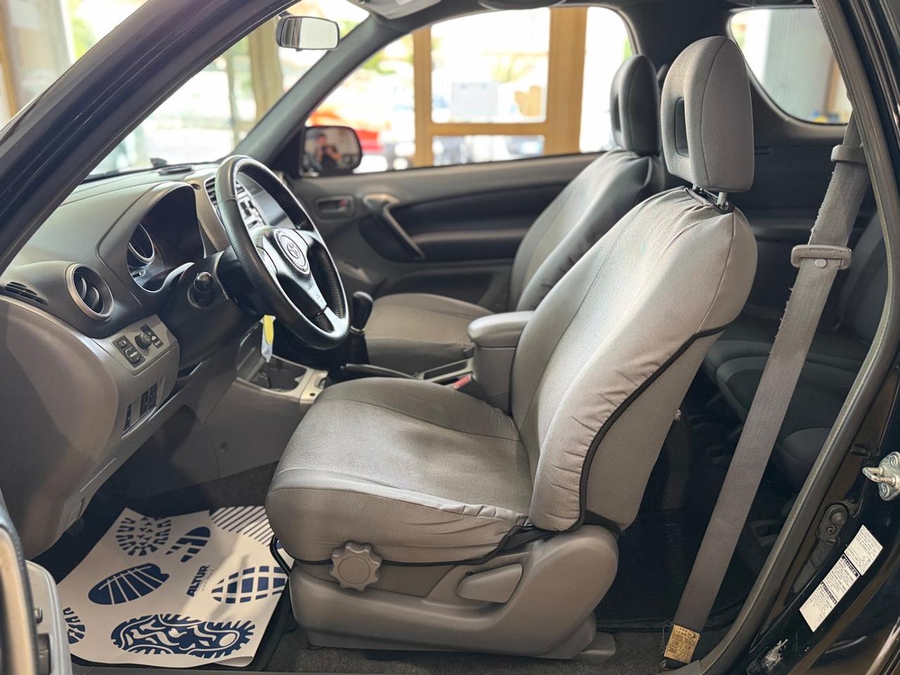 Toyota RAV 4 RAV4 2.0 Tdi D-4D cat 3 porte Sol