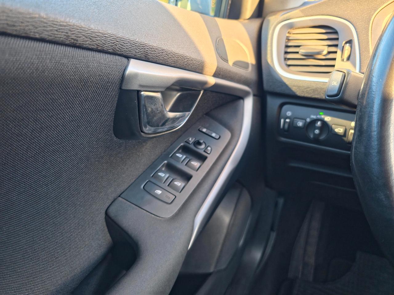 Volvo V40 D4 Momentum CV-120 Automatica E6 NEO 2016