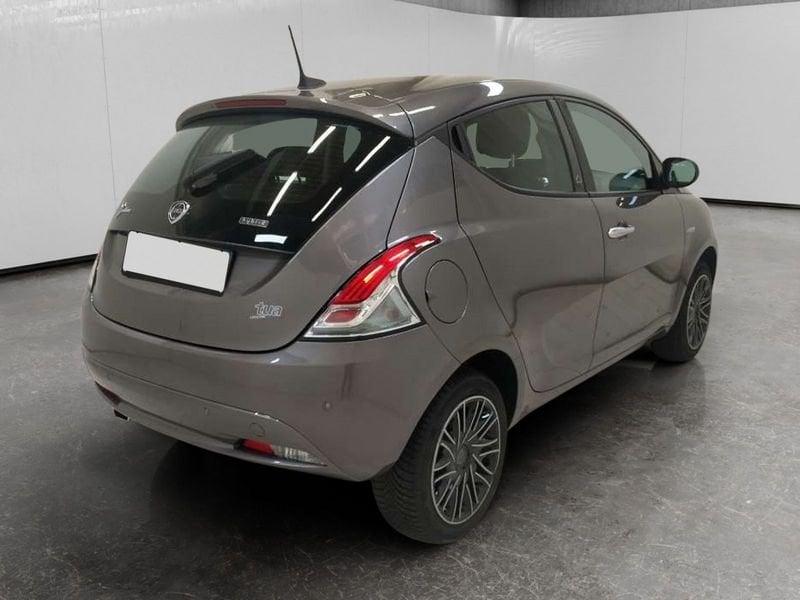 Lancia Ypsilon 1.0 firefly hybrid Gold s&s 70cv