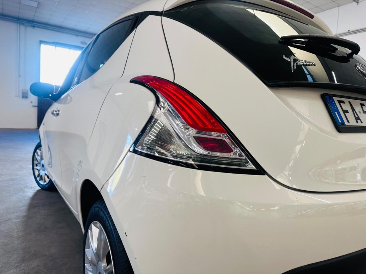 Lancia Ypsilon 1.2 69 CV 5 porte GPL Ecochic Silver